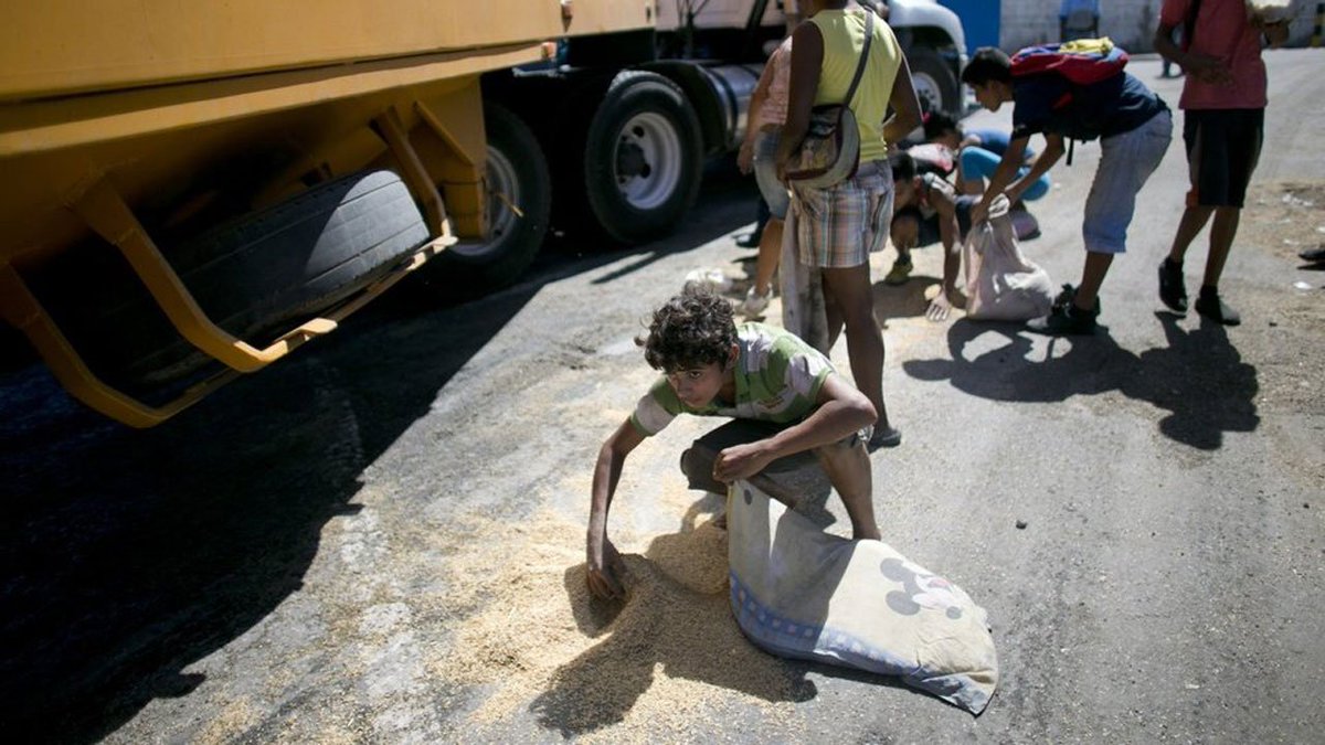 Military traffics in food as #Venezuelans go hungry bit.ly/2hwAmEQ https://t.co/bnDqILkgBL