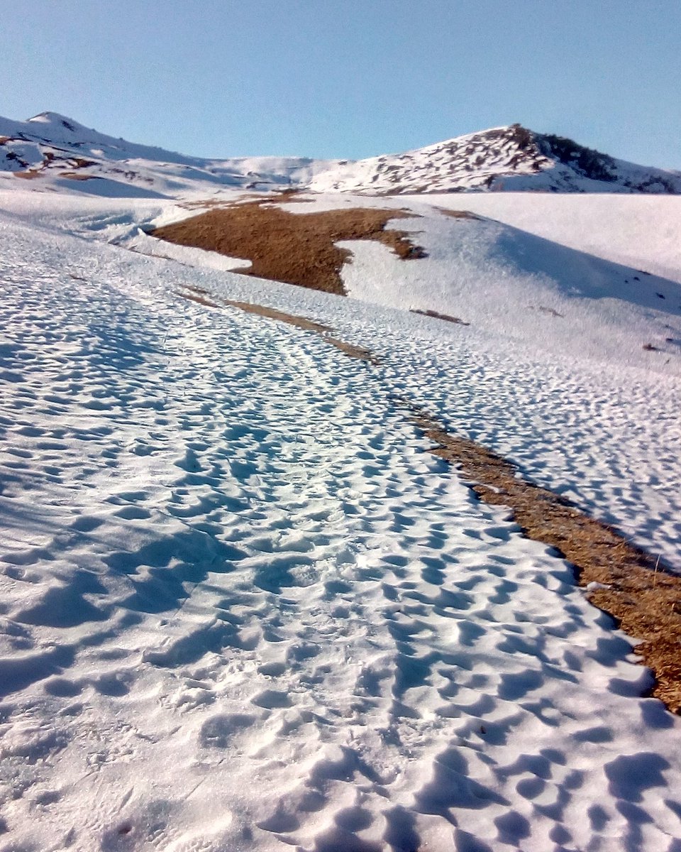 guidedechamonix's tweet photo. Pas de neige au pays du mont blanc????
Si on cherche un peu on en trouve!!! https://t.co/1f7tEwkWsA