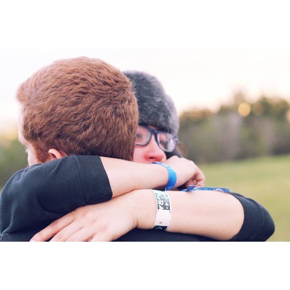 gentlepetalart's tweet photo. @D_DRoseberry & I sharing an emotional,happy moment at @okeechobeefest #omf16 📷So stoked about our return to #omf17 🤣#musicfest #photography https://t.co/MQ5sLqhe80