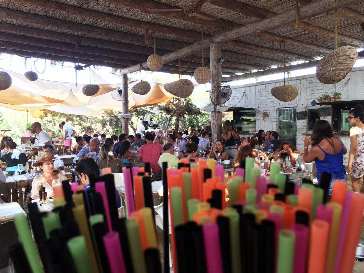 Color para el postre. #besobeach #beachrestaurant #formentera #illetas #placestovisit #nohayveranosinbeso #mojito #beach #summer #spanish