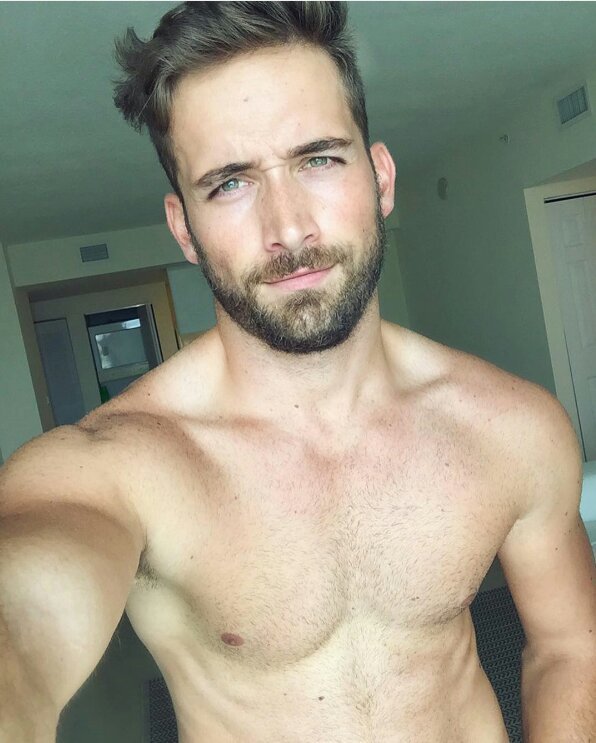 TusActores_'s tweet photo. Buenos dias!! ¿Así o mas guapo @mauriciohenao ? https://t.co/nMidb0UIMG