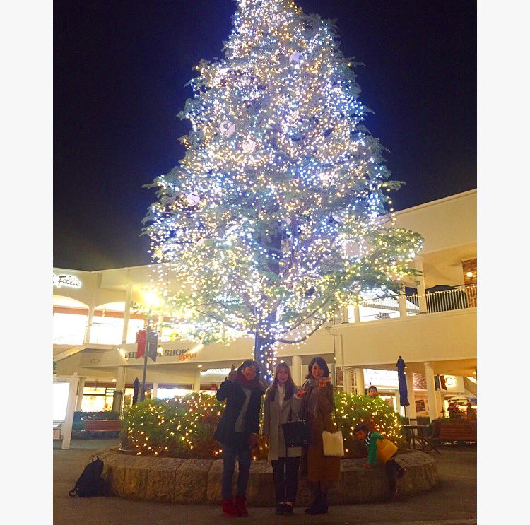 Aoi738's tweet photo. バイト終わりに拾ってもらってりんくうへ👼♥
着いたん18時で全然回れへんかったけど楽しかったしあり😆!(笑)
そして安定の有香ん家で泊まりなう✌🏿👶🏿!
#tybf https://t.co/QGFFUXhqL3