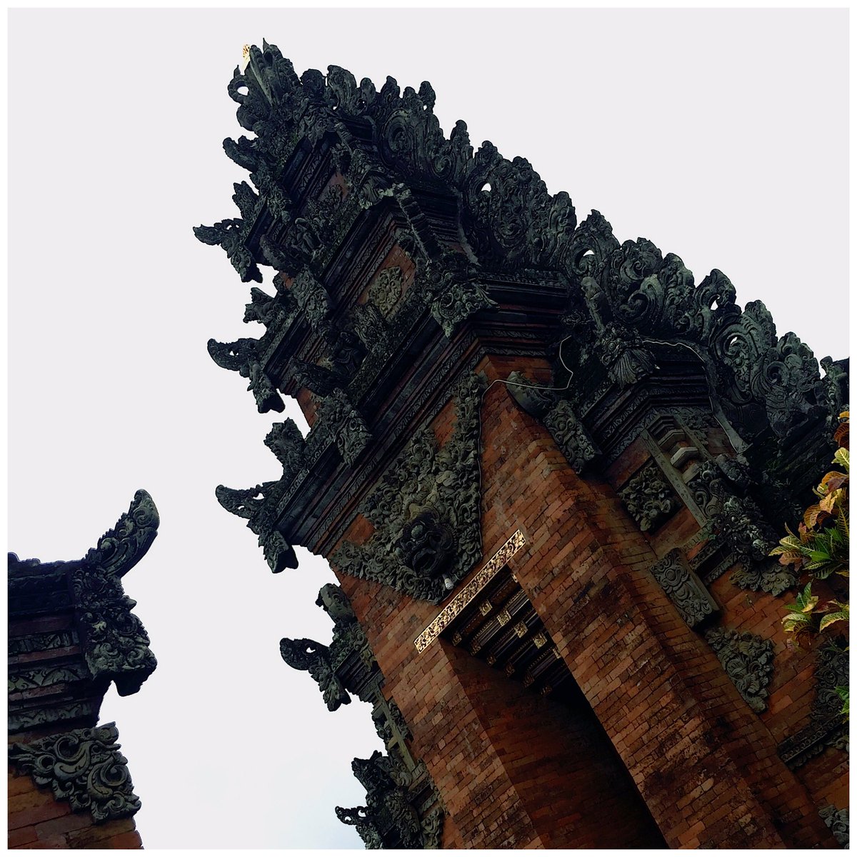 IntoTheFashion's tweet image. ...temple two... #ontheroad #explorationday #loveit #templeone #Bali #with @kirsten_muellenbrock