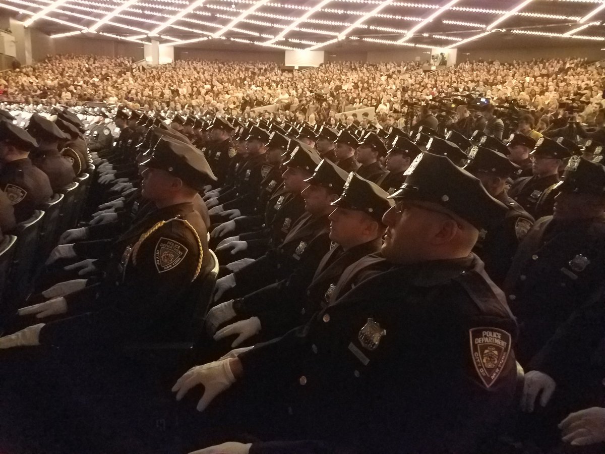 NYPDPBMN's tweet image. #Congratulations👏👏 to all graduates of the #NewYorkCity Police Academy #December2016 class. #nypdgrad @TheGarden #nyc @nypdrecruit