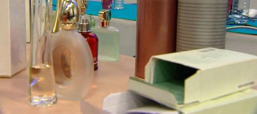 A3Noticias's tweet photo. España, país puntero en la venta de falsificaciones de perfumes y cosmética que pueden dañar gravemente la piel ► https://t.co/O0WfTATKnw https://t.co/L8rREupyty