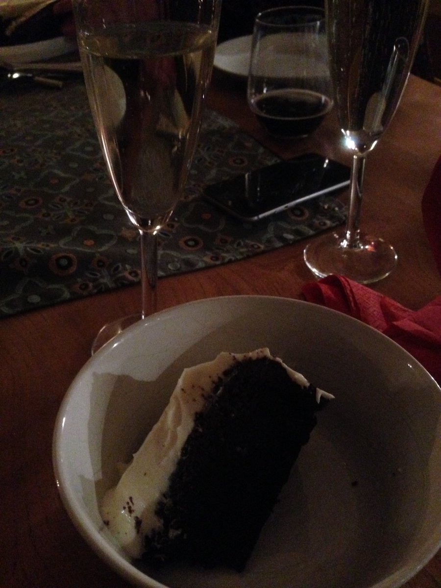 AMLTaylor66's tweet photo. Wow @nicolafayebrown #guinness cake in #england #uberimpressed https://t.co/TmdaV74NFs