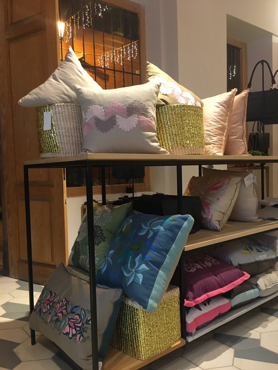 Support local communities by buying <a href="/HilandoMexico/">Hilando México</a>  's handmade products #Doce18ConceptHouse