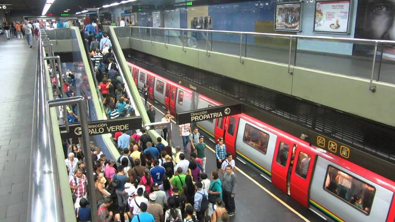 Elpoliticonews's tweet photo. Hasta el 2 de enero Metro de Caracas recibirá billetes de Bs.100
https://t.co/e6WCU6D2UV https://t.co/SAJYhUvqog