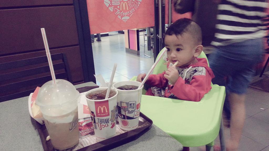 MielaAiu's tweet photo. Kalo uda diajakin ke tempat bgnian anteng deh ni anak 😣😲🙈 https://t.co/iHgTS2jLEr