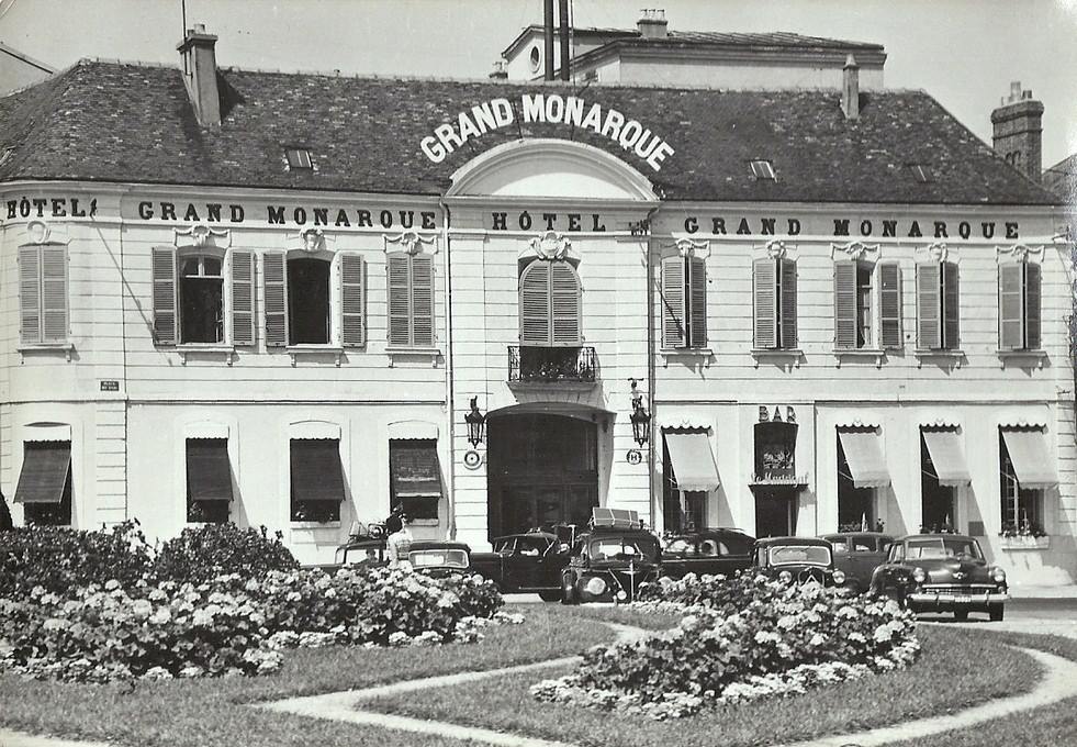 artemis728's tweet photo. Hôtel Grand Monarque , Chartres, dans les années 60 https://t.co/FbHdpD7Ls7