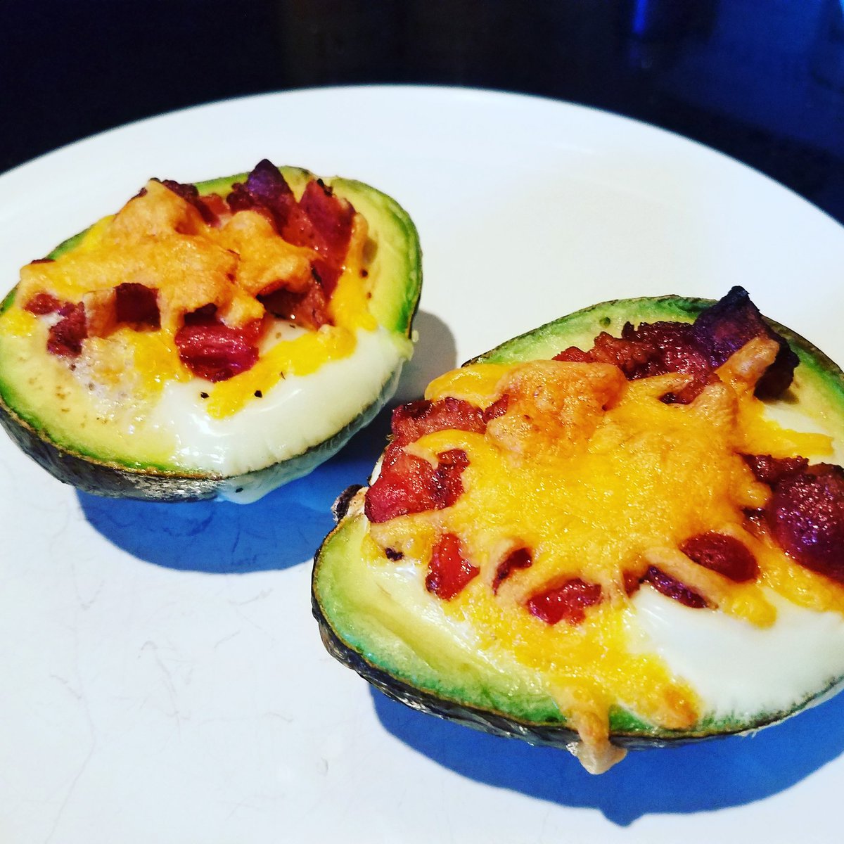 darcydunker's tweet photo. #Avocado + #Egg + #Bacon + #Cheese = #DELICIOUS #healthyfood #TransformYourPhysIQ #consistentdailyaction https://t.co/y2B0tms6Ky