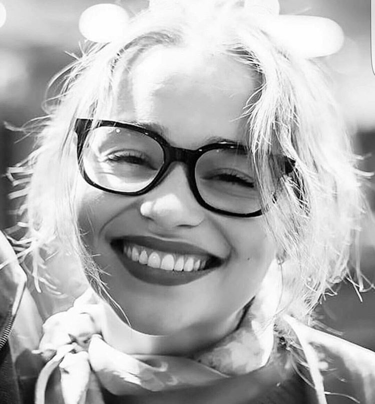 GoT_Cast's tweet image. Emilia Clarke 😍😎