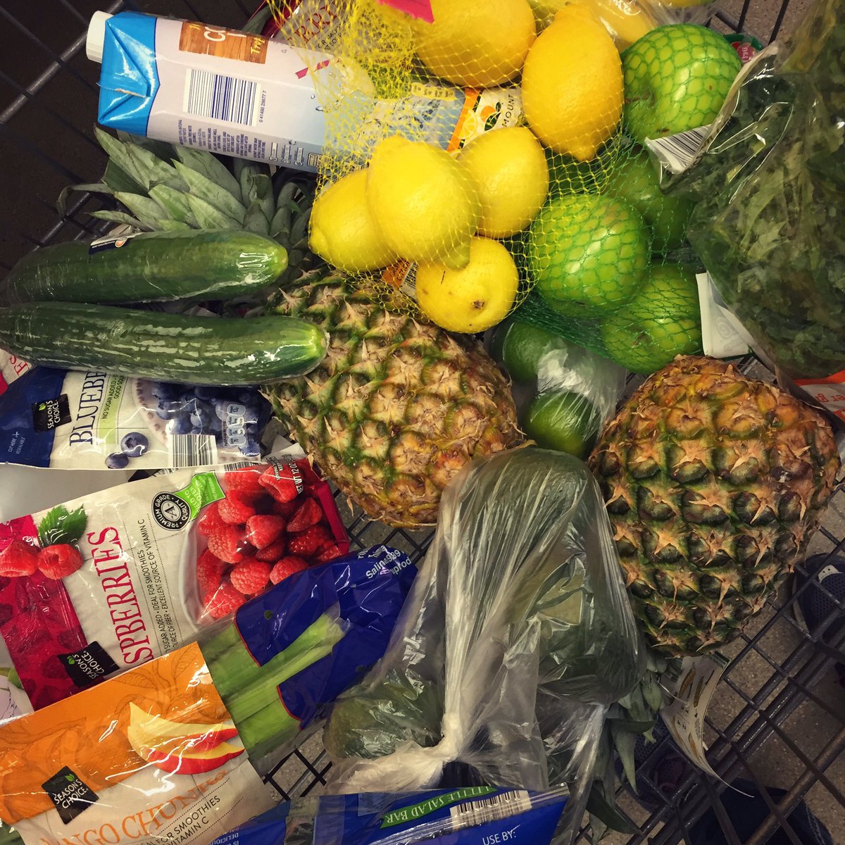 farmgirl_fit's tweet photo. It's that time again! I'm due for a reset. #cleanuptheinside #droz3daydetoxcleanse a little damage control of the holiday season https://t.co/xl8hrxzhtP
