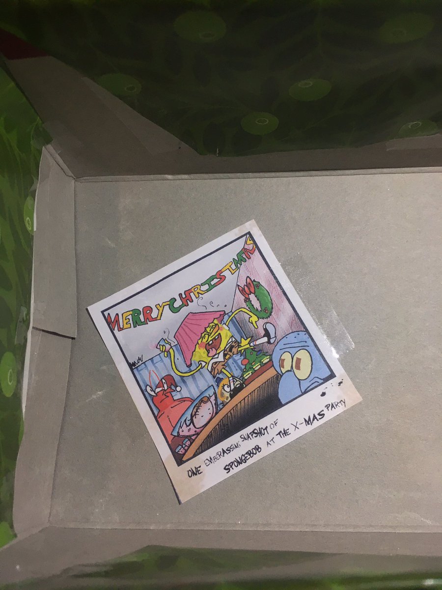 megsirowich's tweet photo. @elizaas17 couldn't afford a present this year so she got me this box https://t.co/HtilVlhrU3