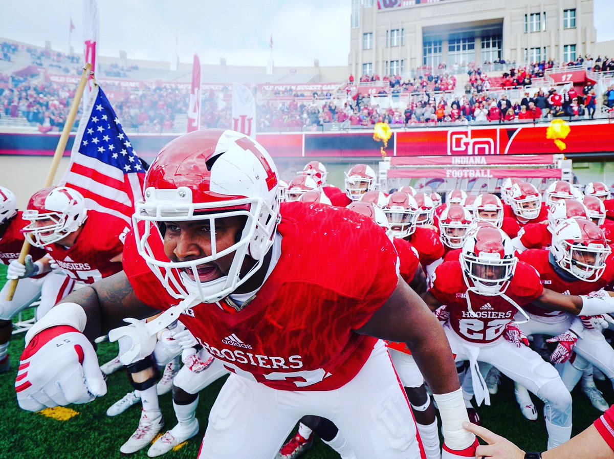 IU_RG3's tweet photo. Last Time A 🦍Get To Lead A Bunch Of Gorillas Out May Peace Be Upon You All and All Y'all Doubters We Gone Make Y'all Eat Y'all Words✊🏾‼️🏈💯 https://t.co/QrnSWsaNN5