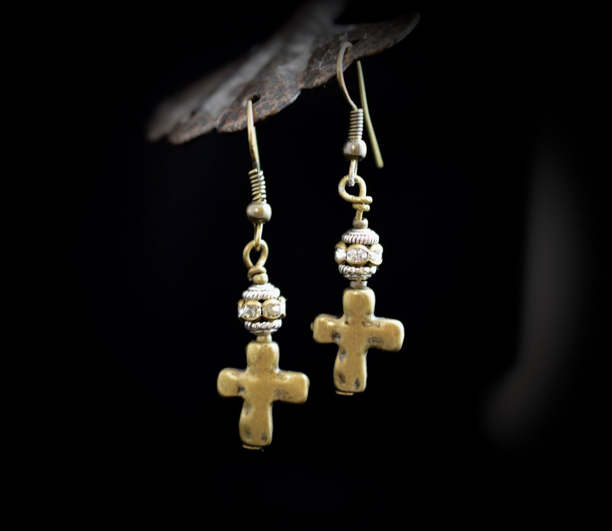 ShopMaddieandMe's tweet photo. Cross Earrings, Brass Cross Earrings, Antique Gold, Lightweight E… https://t.co/cVUwVufuRG #PerfectGift #AntiqueGold https://t.co/KWG7DXbJRM