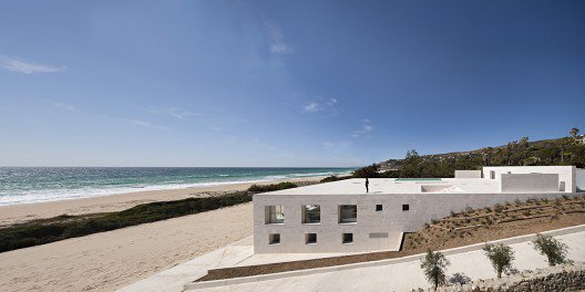 Casa del infinito, del arquitecto Alberto Campo Baeza, situada en la costa gaditana tiene una piscina con vistas inmejorables.
¿Os gusta?