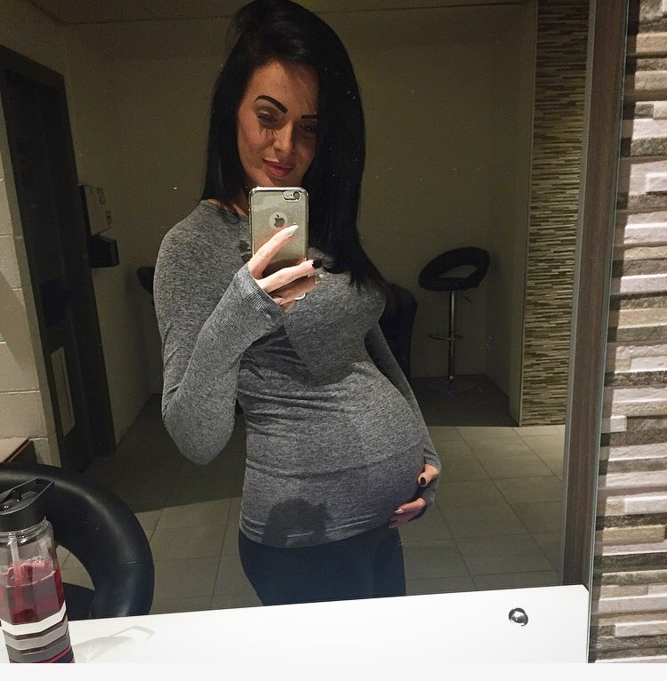 32 weeks pregnant and looking rather round!!!! Less than 8 weeks to go