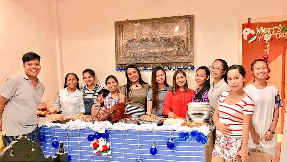 EllenaticsP's tweet photo. La familia 
12-24-16
*justwanttoshare https://t.co/w8OTxN47Se