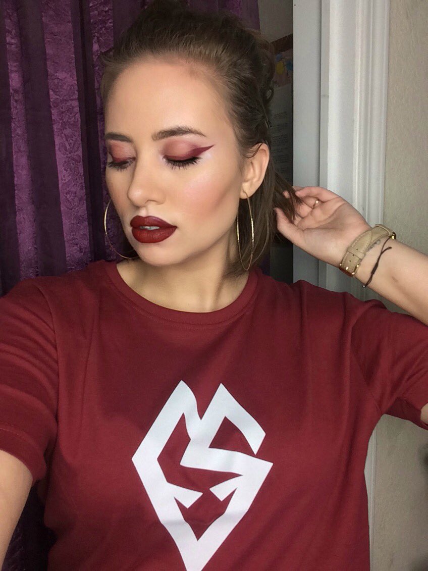 brenaseree's tweet photo. Lovin my @LxskoWolfPxck shirt in burgundy! I wanna see the pack rockin' these! Tweet me a pic in urs! Get one here👉🏼https://t.co/fJnCtXtWpu https://t.co/BXpouDE92w