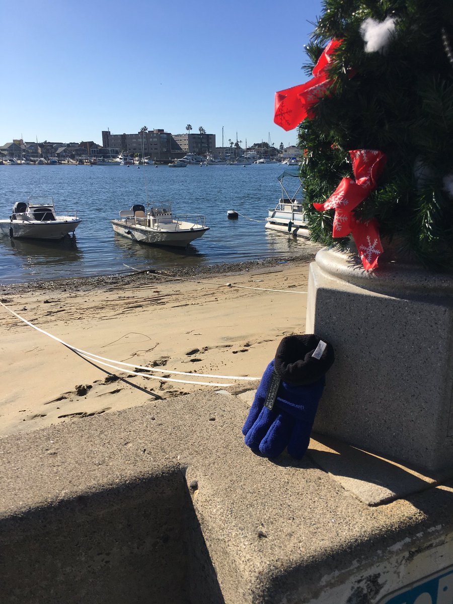 daveygrocott's tweet photo. @tomhanks cold hand somewhere  in Newport Beach Hanks #coldhand https://t.co/AJZENoWNuM