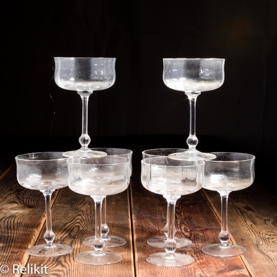 Relikit's tweet image. Ring in the #NewYear with these #vintage #Chantilly #Champagne Glasses from #relikit: relikit.com/product/chanti… #homedecor #decor #liquorcart