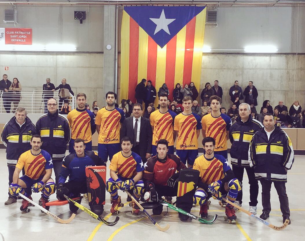FCPatinatge's tweet photo. La selecció catalana guanya al @chpalafrugell en un gran partit #HoqueiPatins #santjordidesvalls. Resultat: 4-3. https://t.co/a2plYuvGh2