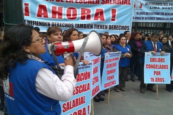 ExpresoPeru's tweet photo. Sindicato de la Defensoría rechaza ‘solución’ de Gutiérrez https://t.co/1GTKkeY1wT https://t.co/TNOvZpR3ab