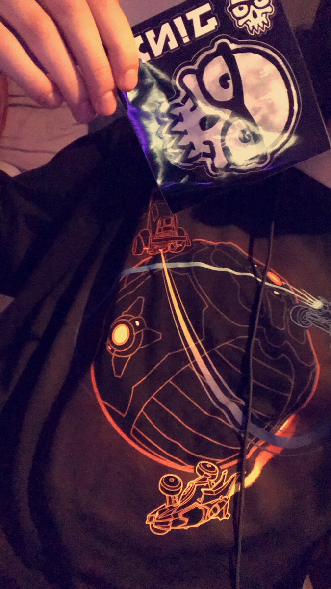 RealLife_RL's tweet image. My dope T-shirt came in the mail today. Looking incredible! @RocketLeague @JINX