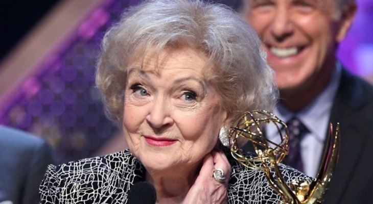 Man trying to 'protect' Betty White from 2016 bit.ly/2iFTsVb https://t.co/SgBMDSIUig
