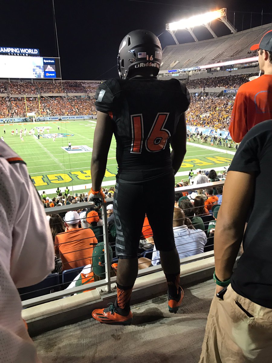 Pop-Tarts Bowl tweet media