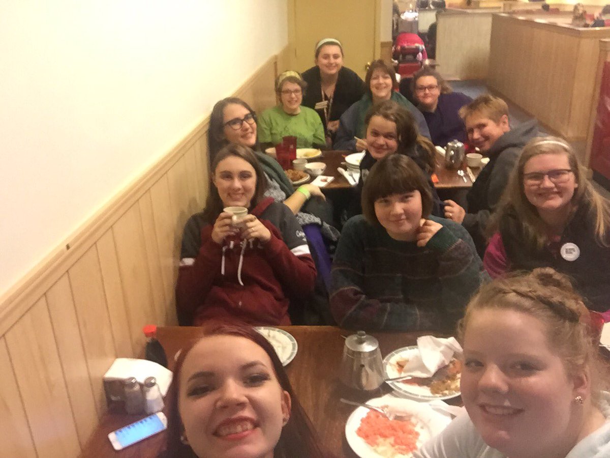 ricebai31's tweet photo. #migath16 dinner with many friends https://t.co/uJq09FFn02