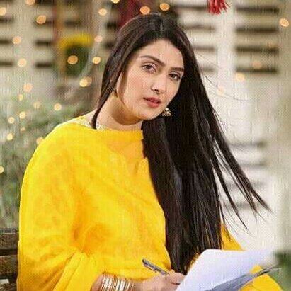 pureperson's tweet photo. Reject 3 times bollywood films in a year for country 's image The 4th most beautifull&amp;loved Actress in Asia for a #reason https://t.co/DeI37115yf