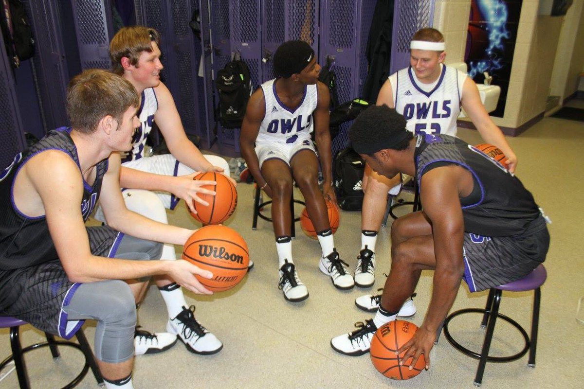 j_moolah_23's tweet photo. 🏀😈Come support the boys tomorrow🏀😈 #shsbb @TylerBloom13 @CribsEvens @alanperry35 @therealtdog25 @sragon281 @max_otte @Hofdaddy5 https://t.co/xnCpI3kBKx