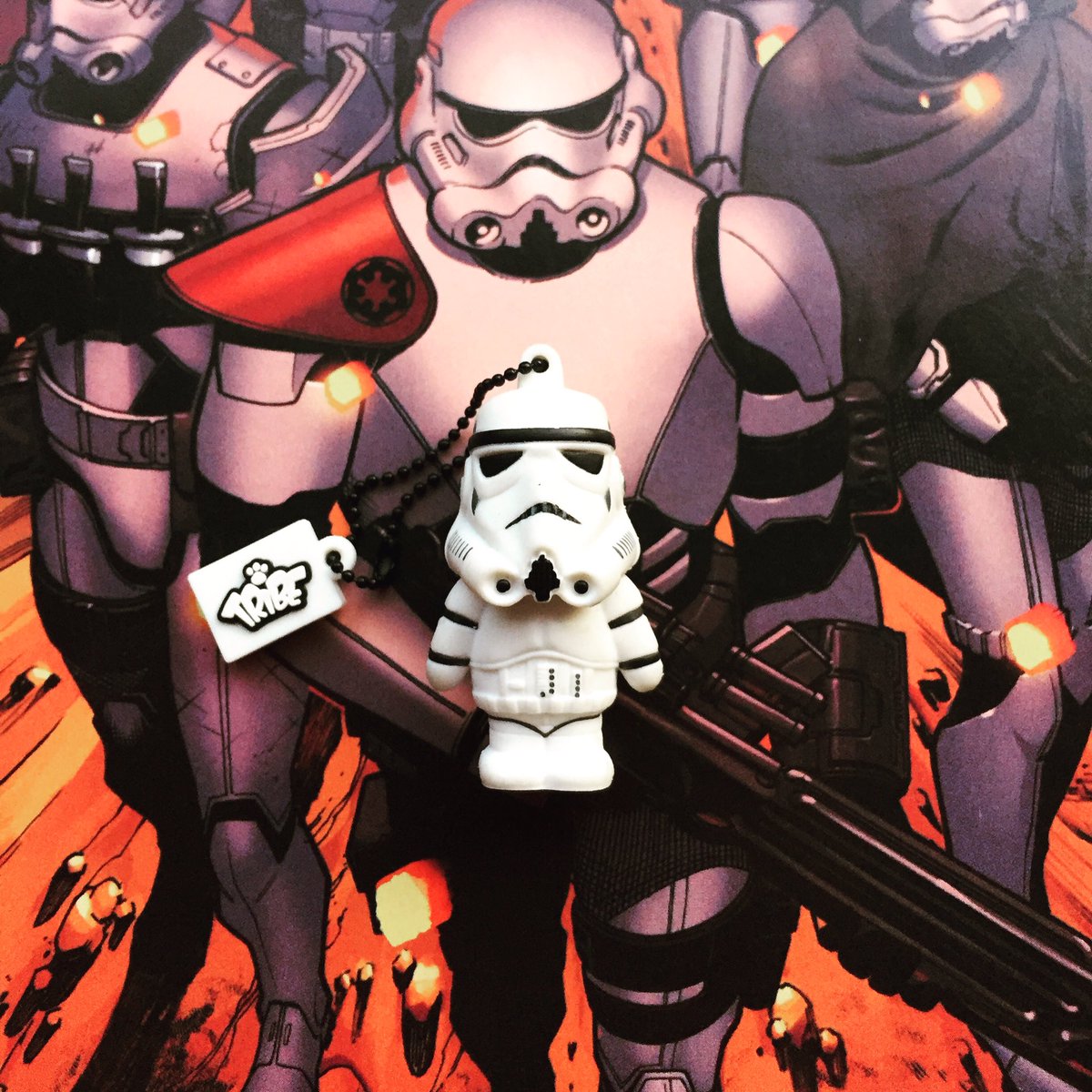 TribeMexico's tweet photo. Únete al Imperio Galáctico y agrega a tu colección las Memorias USB #Tribe de #StarWars.
#StarWarsRogueOne #Stormtrooper #PrincessLeia https://t.co/JbEOaQeyL9