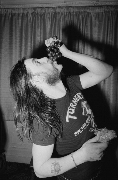 BoredWeb3's tweet photo. Lemmy Kilmister eats a bunch of grapes backstage at City Hall in Newcastle, 1982. Photo by Fin Costello.

#RIPLemmy https://t.co/N1RfnEL0YC