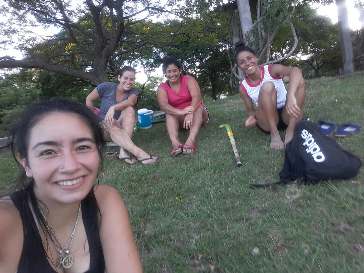 Jackychuchuy's tweet photo. Beach Hockey #ConLasChulas 😀 https://t.co/tLjGR9HgNO