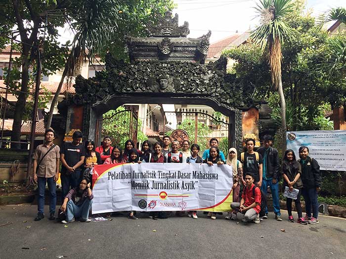 Dua Persma Kampus Barat Bertemu, Kanaka dan Kertha Aksara PJTD Bareng - kerthaaksara.org/news/2016/12/2… cc: <a href="/perskanaka/">persma kanaka</a> <a href="/PPMIBali/">PPMI BALI</a>