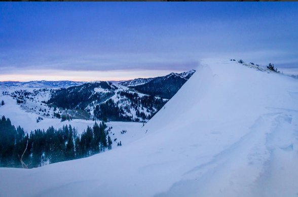 redpineparkcity's tweet photo. The evening light over the mountains has been stunning lately! https://t.co/EPY0yLkena