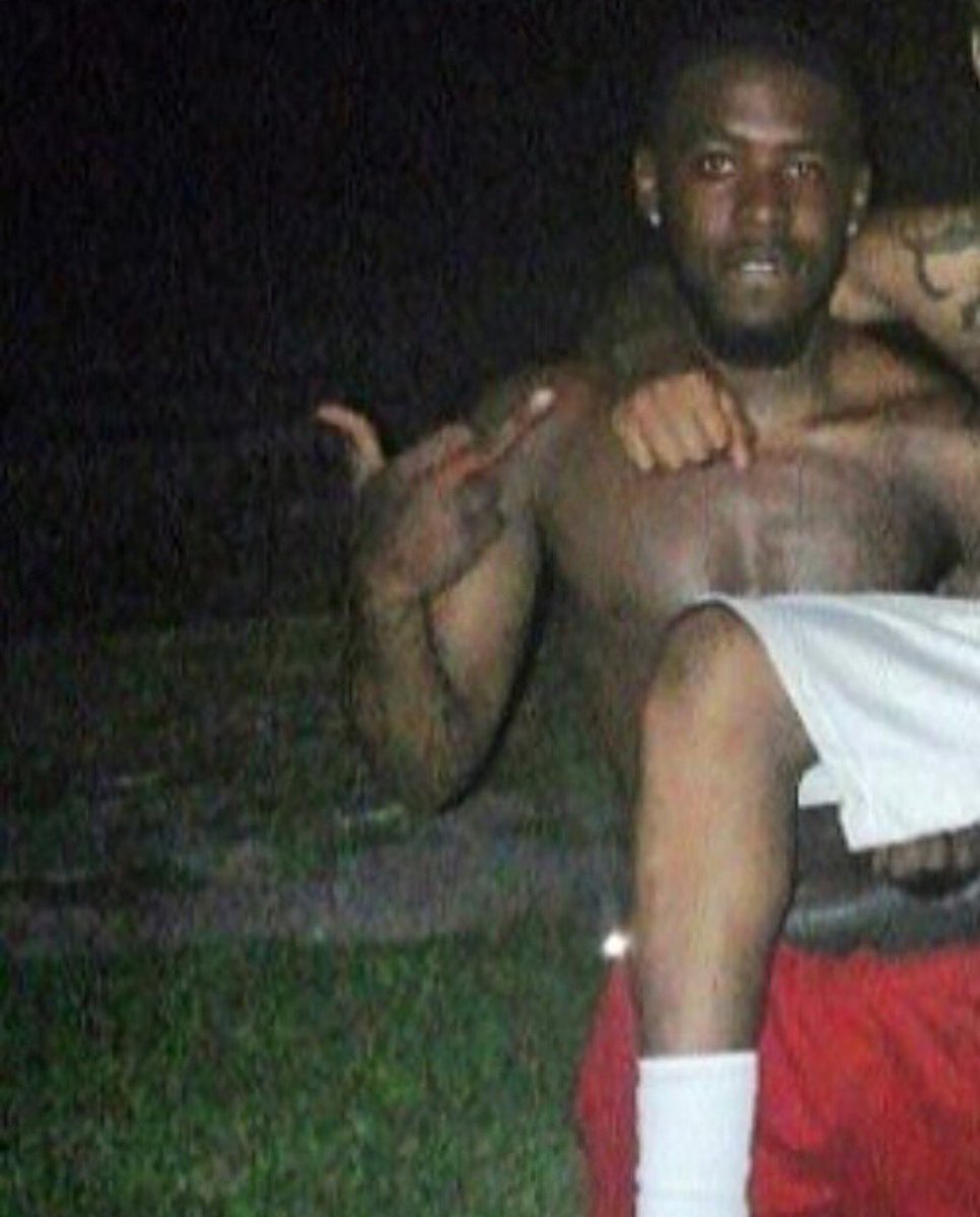 _TheAwfulTruth's tweet photo. My big bro was harder than a lot of you niggas ππ°#longliveteef https://t.co/yHp1bUaTuk