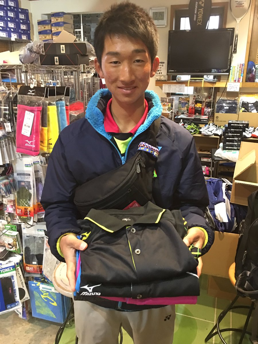 ナロ おやじ On Twitter 高田商業の山根稔平君が 年末の挨拶にきた 彼が歴代着用したジャパンのユニフォームをいただきました Https T Co L2z5g7rwlg Twitter