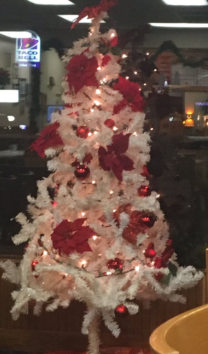 markoftennis's tweet image. Wtf is this christmas tree it looks dumb