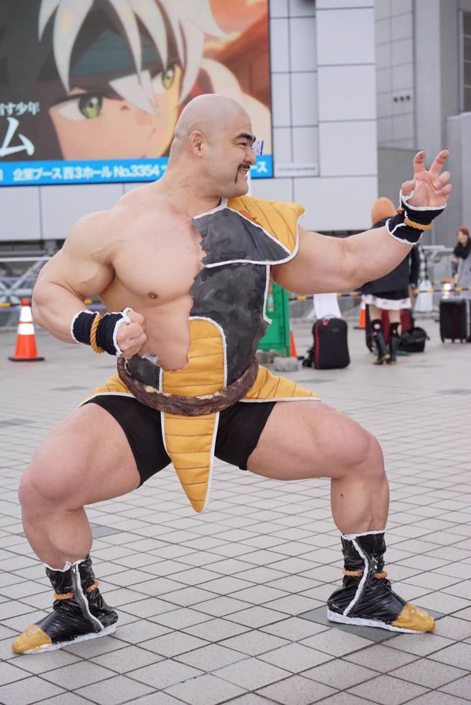 ドラゴンボールのナッパのコスプレイヤーが実際のキャラより強そうｗｗｗ