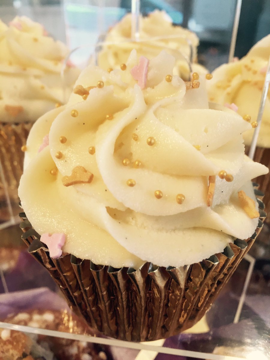 SarararaCoffee's tweet photo. Lemon cupcakes! Tweet us today to order for Saturday. #cakefactor
@bathindiechat @clairerendall1 @InBath @BathCoUK @ThePigGuide https://t.co/UTUqk4QS2e