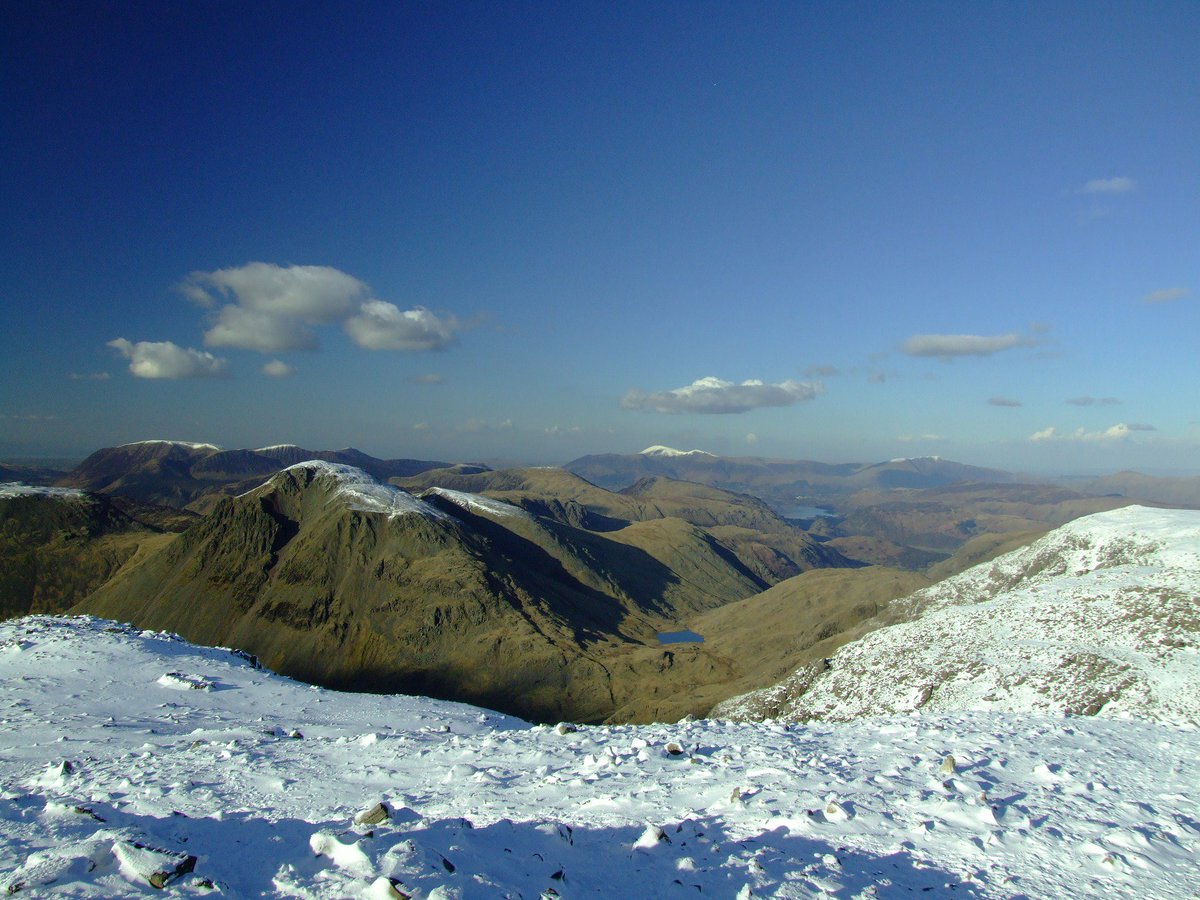 BackpackUK's tweet image. With all this talk of #Thundersnow, Check out this stunning show of the #LakeDistrict in winter. #Snow #UK #backpacking #travel #Cumbria