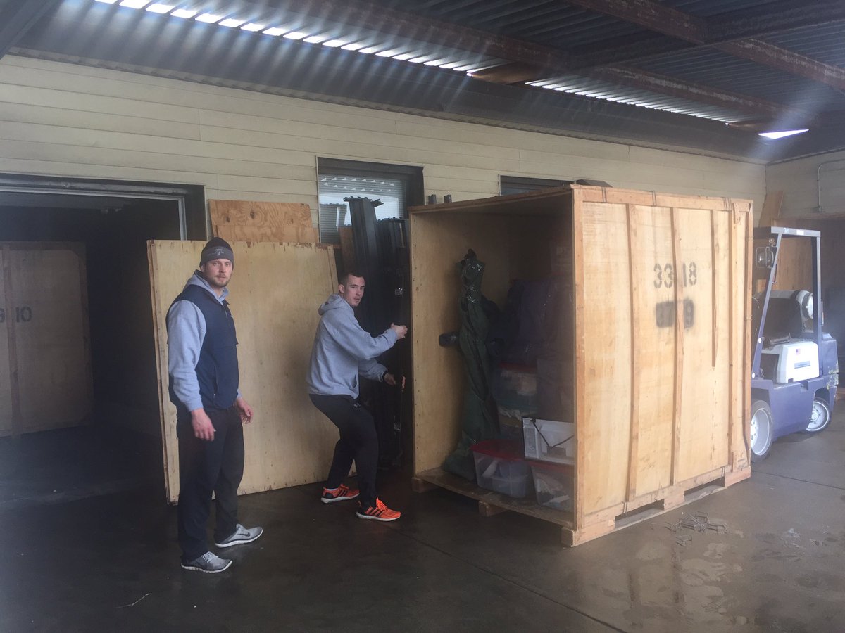MiniMovesMore's tweet image. Today we are loading a customers belonging into one of our storage vaults. #bostonmoving #movingday