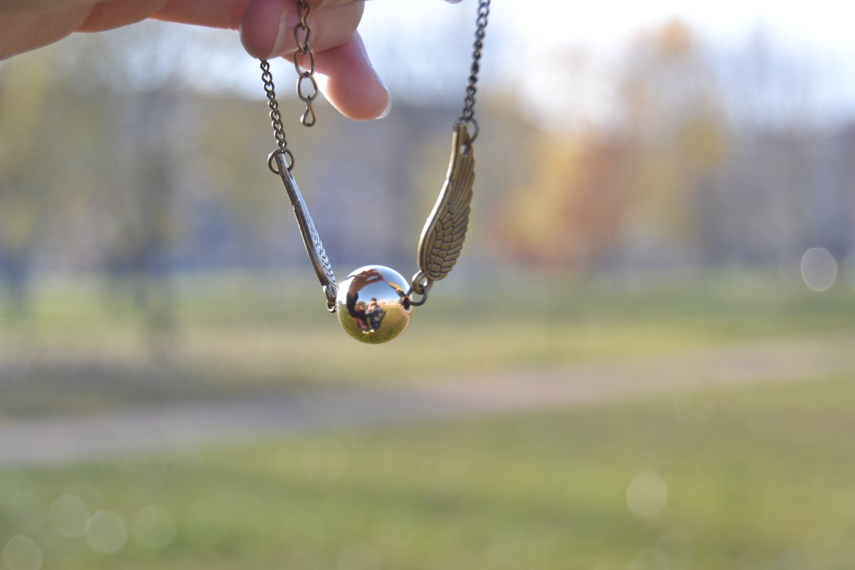 adaradiario's tweet photo. Nuevos sorteo pulsera Snitch Dorada 😄😄 Para participar dale a RT y síguenos 😉😉 https://t.co/PsOfERDXkY