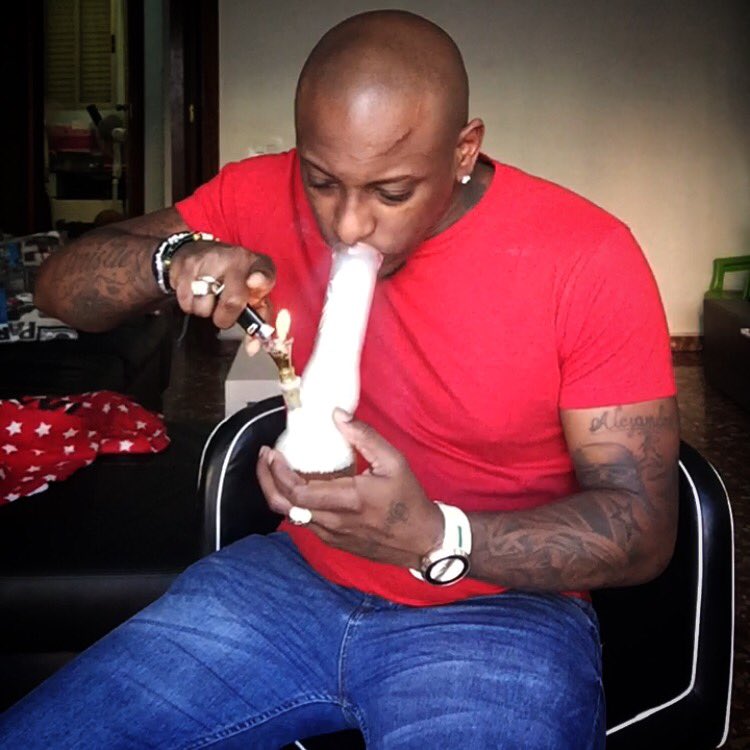 LitCorleone's tweet photo. Everything I roll up dope of the life #weed #420 #kush ��🍃 https://t.co/KmikvteC9t