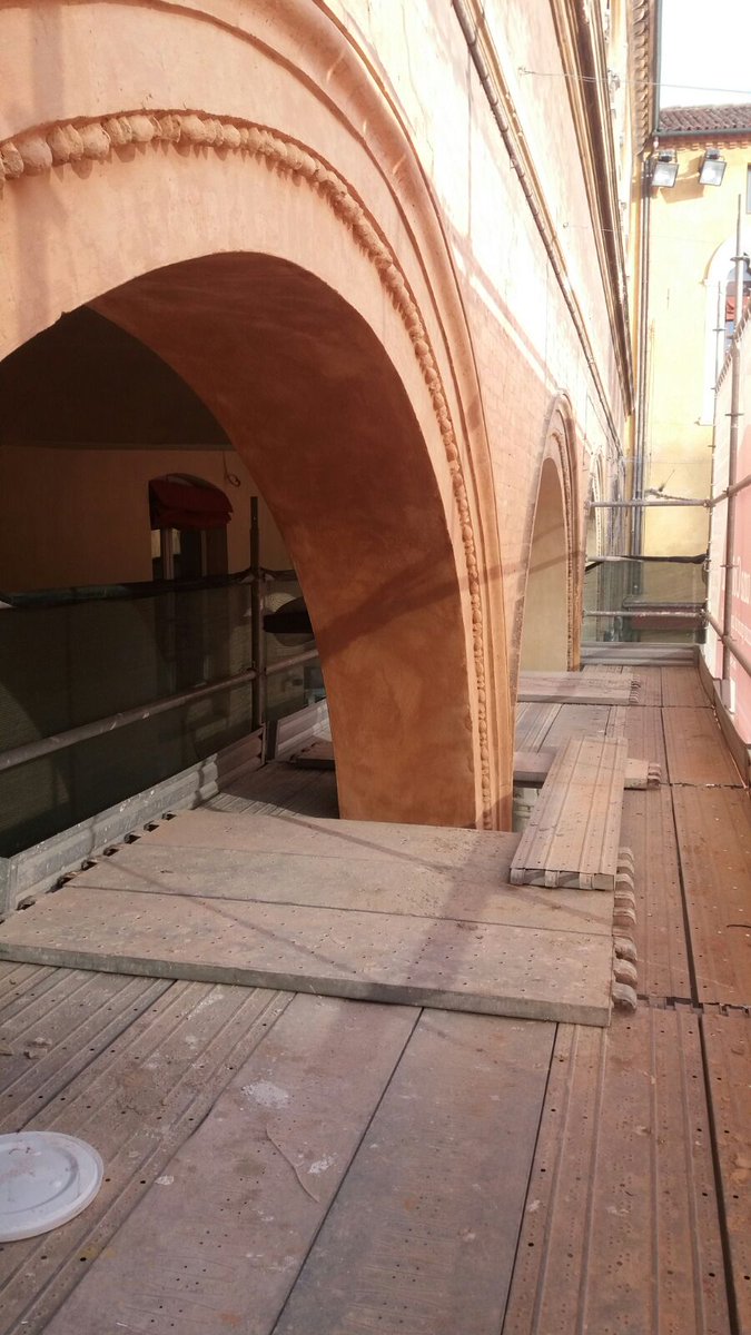 #Ferrara #cantieri ‘Art bonus': al via la seconda fase del restauro del colonnato di piazza Municipio shar.es/1O00Un