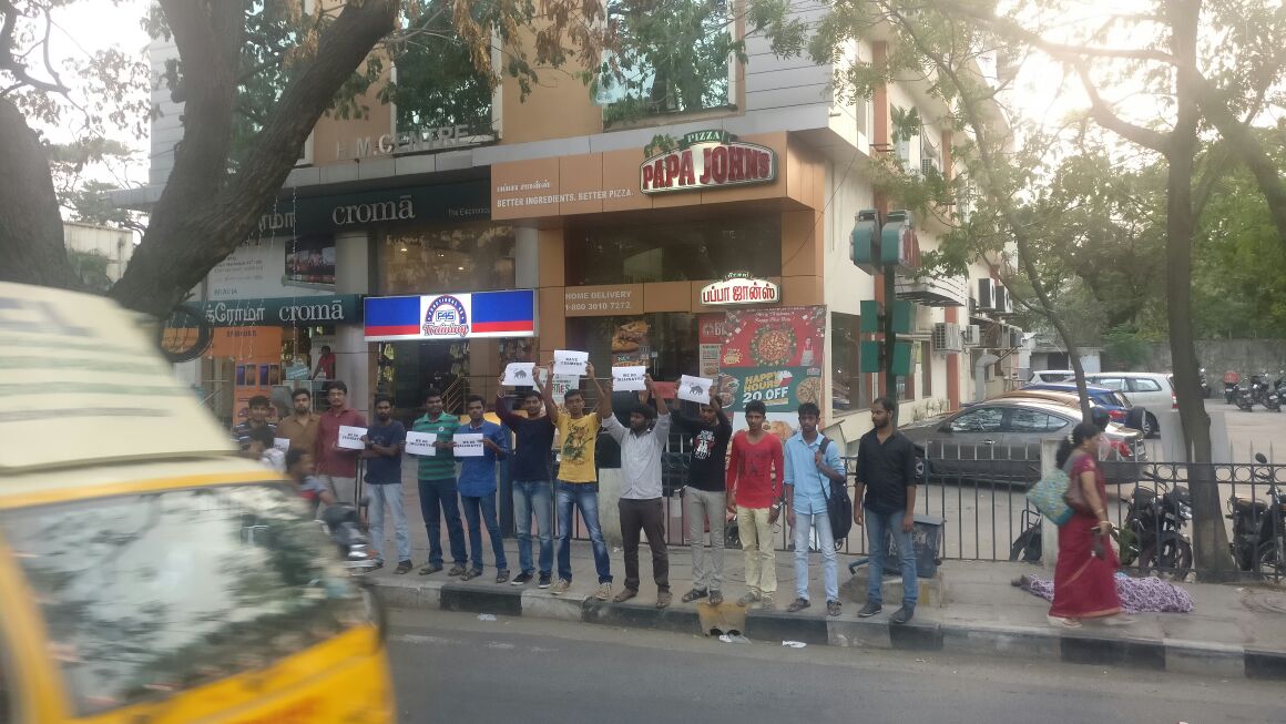 vinothlms's tweet photo. #wedojalikattu #StandAsTamilan @iam_str @hariharannaidu We infront of INCOME tax department #SaveJallikattu #SaveFarmers https://t.co/XbpI17a4Qm